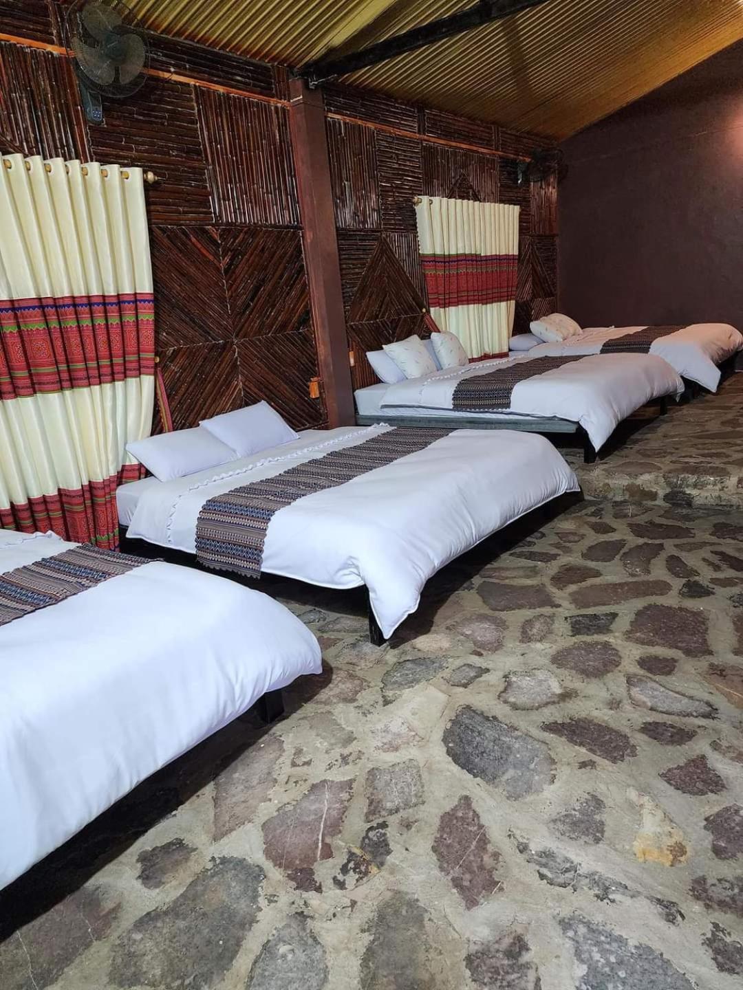 Homestay Meovac Stone Palace *