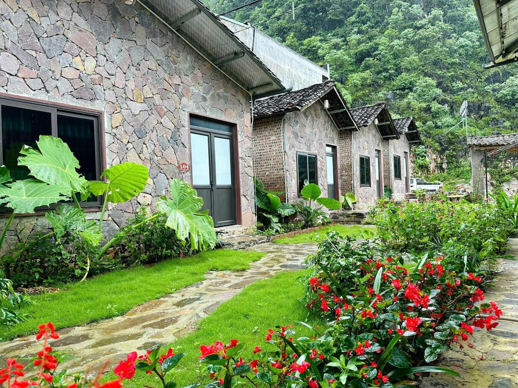 Meovac Stone Palace * Meo Vac