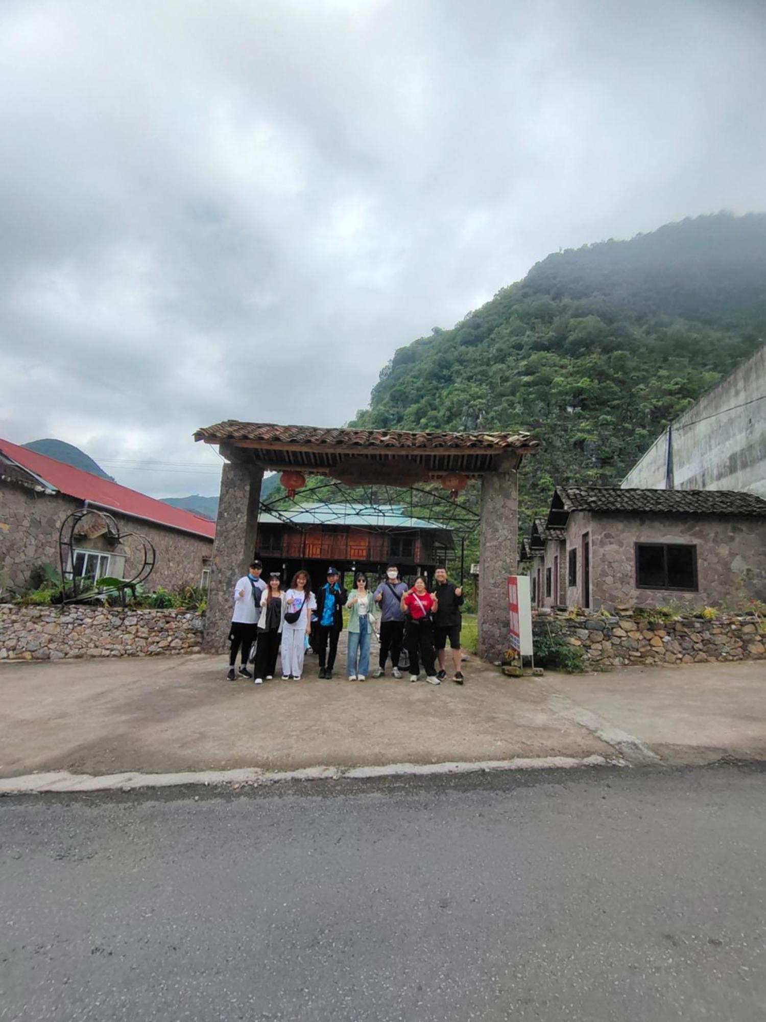Meovac Stone Palace Homestay Meo Vac
